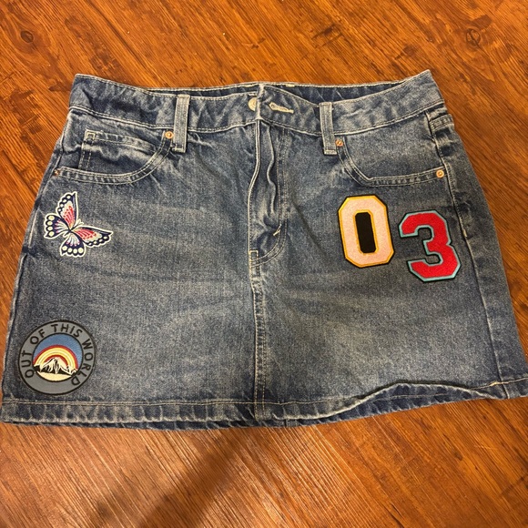 Wild Fable Mini Skirt Womens 6 Blue Denim 5 Pockets Embroidered Patches - Picture 6 of 6